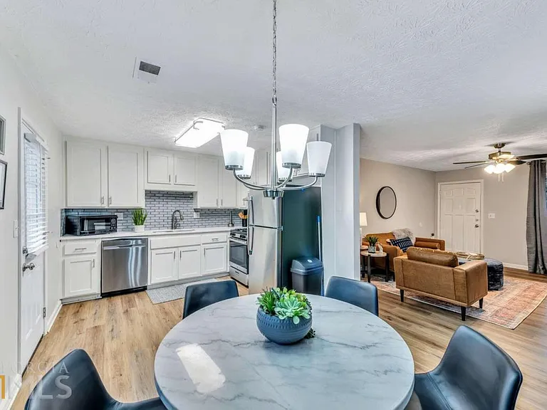 210 Booth Rd SW #A — Photo 6