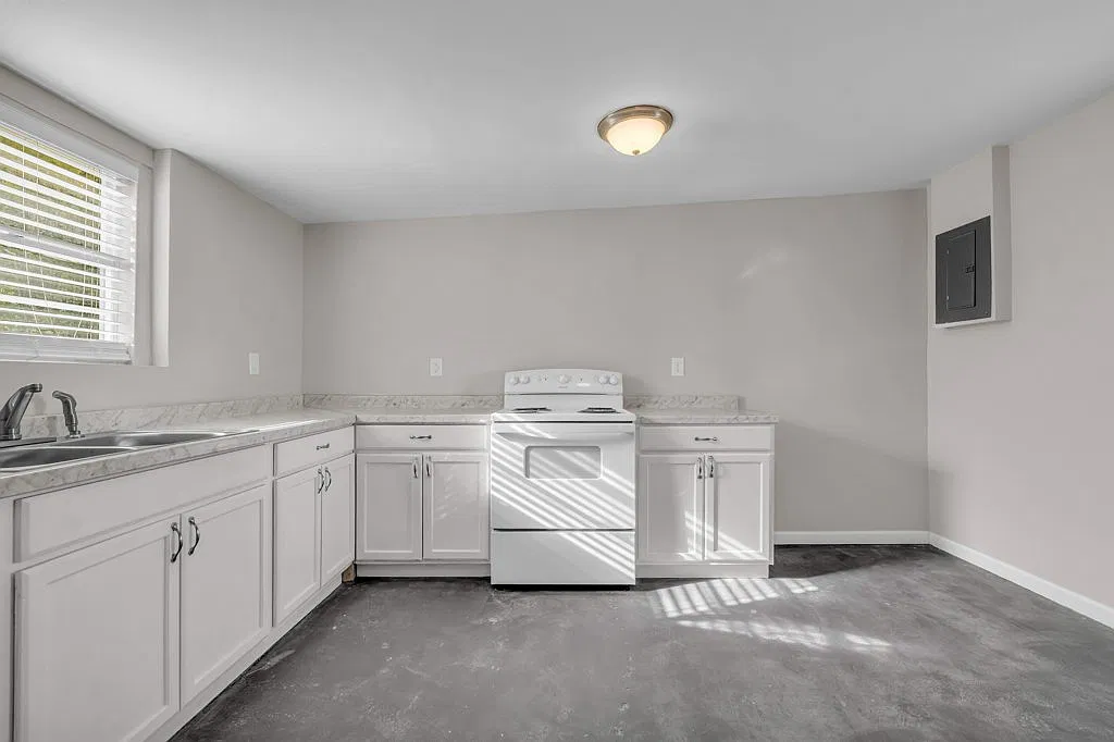 1 bed, 450 sqft, $1,050 — Photo 3