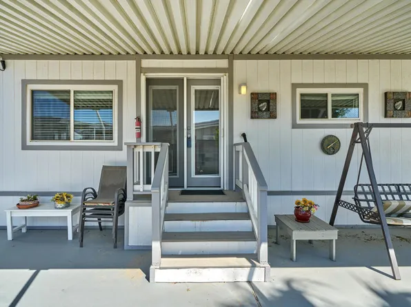 33310 Barcelona Dr, Thousand Palms, CA 92276