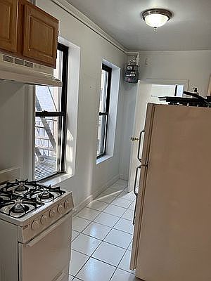 4th image of 242 E 79th St APT 2C