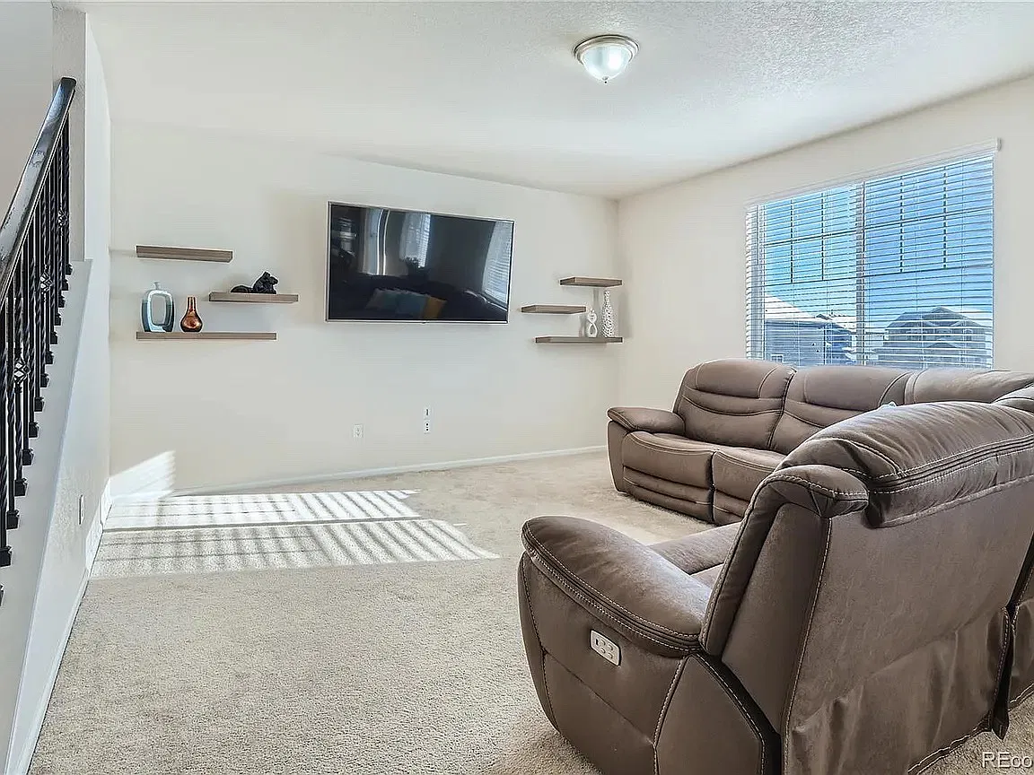 4 bed, 2589 sqft, $2,800 — Photo 4
