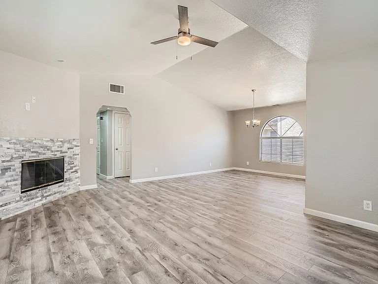 1411 Santa Margarita St #H — Photo 5