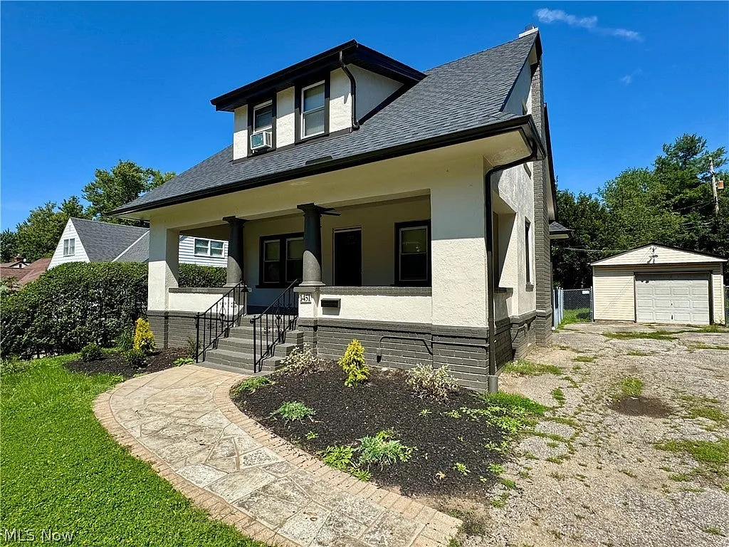 3 bed, 1.5 bath, 1070 sqft, $1,800 — Photo 2