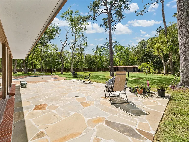 9805 Shadow Wood Dr — Photo 13