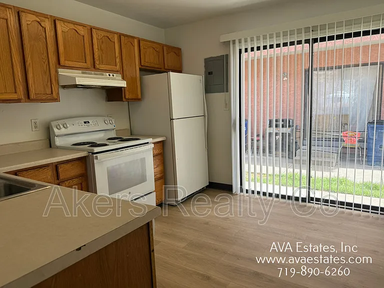 1405 E 19th St #B — Photo 3