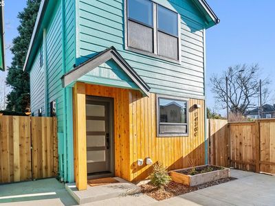 1420 SE Claybourne St #C, Portland, OR, 97206