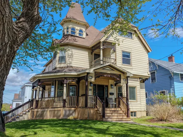 39 George St, Cape Breton, NS B1P 1H5