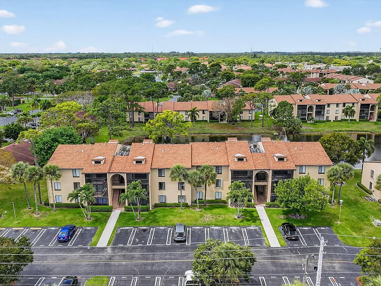 624 Sea Pine Way #B3 — Photo 43