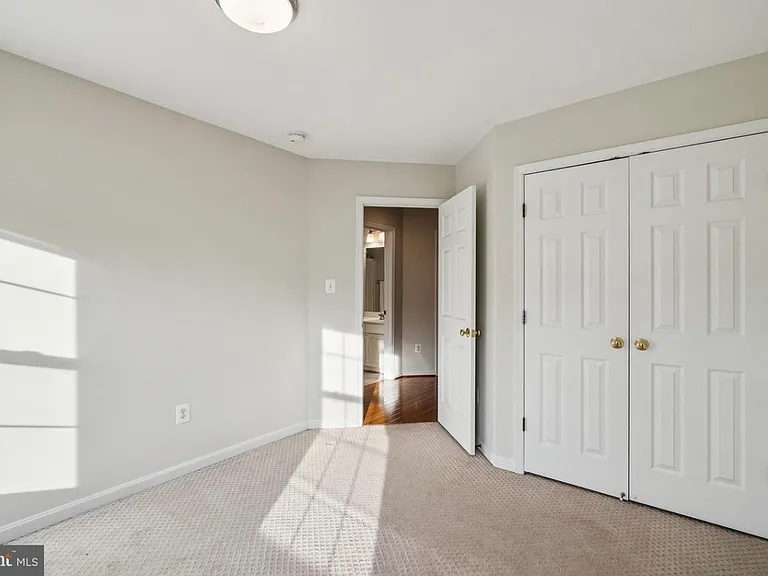 8555 Wyngate Manor Ct — Photo 1