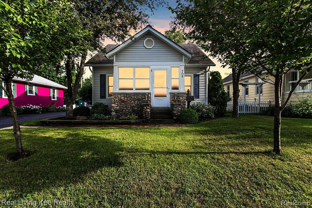 706 Parkdale Rd, Rochester, MI 48307 Zillow