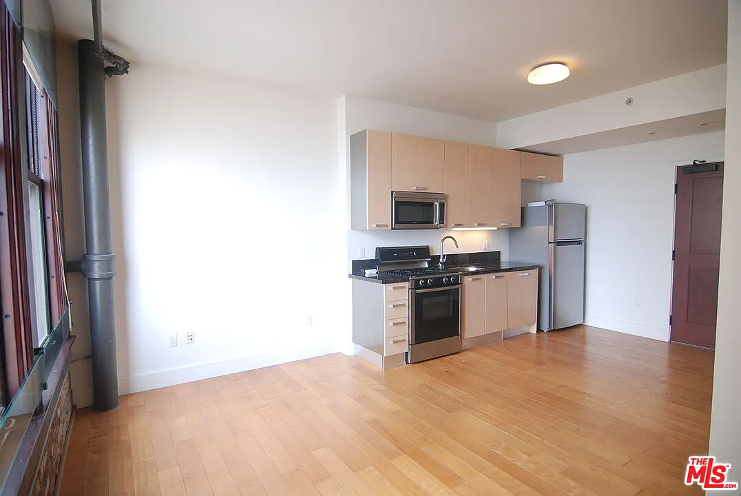 1 bed, 1.0 bath, 470 sqft, $1,800 — Photo 2