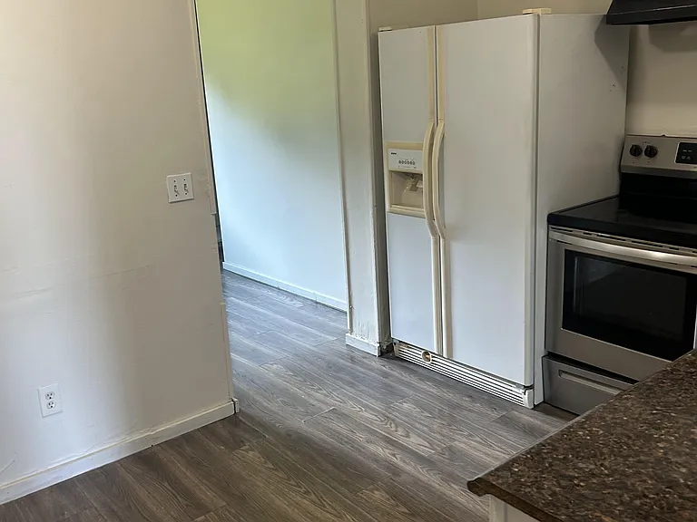4104 Main St #1 — Photo 3