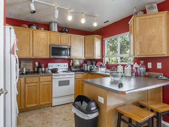 4th image of 3906 S Othello Way