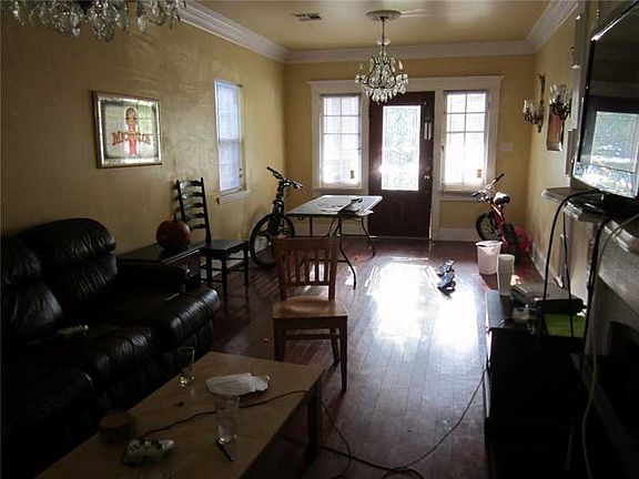 3rd image of 2122 Adams St