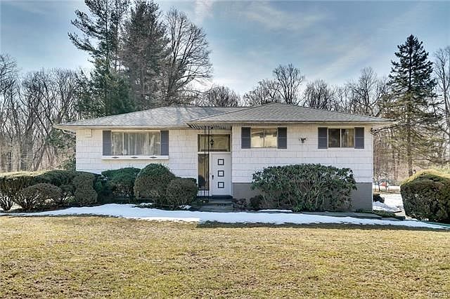 Welcome to Minkel Road.  This lovely home has been owned by one family since 1965.