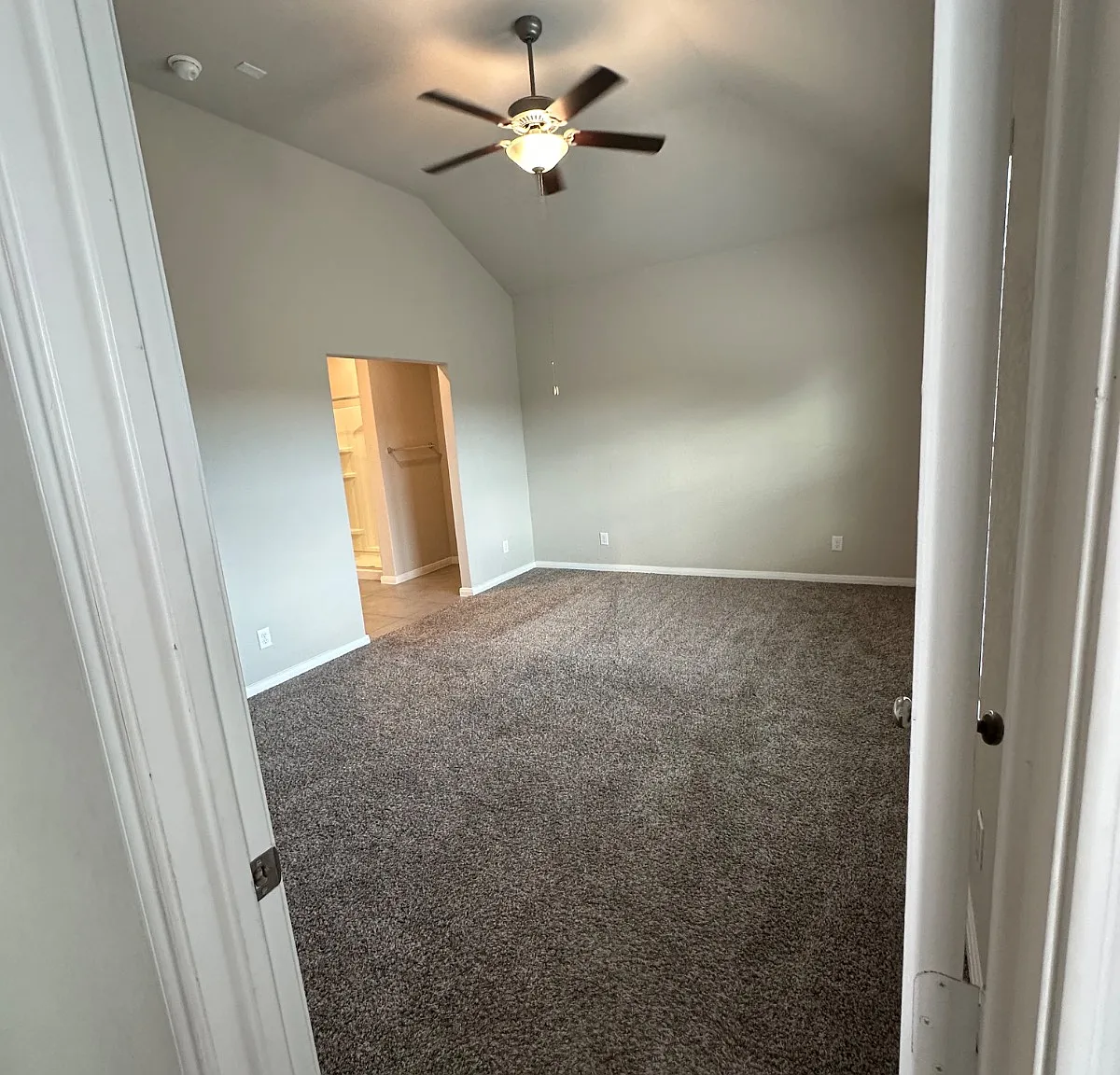 4 bed, 2.5 bath, 2559 sqft, $2,400 — Photo 4