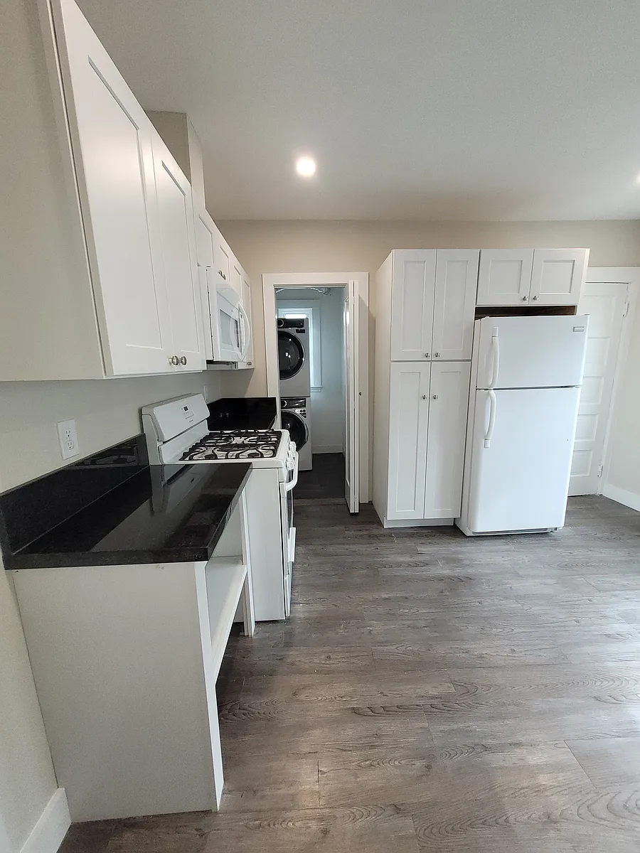 Building Photo - 83 Saxton St #3