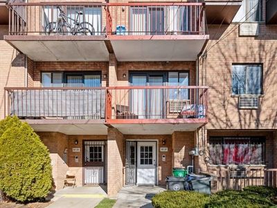 38-37 213, Bayside, NY, 11361