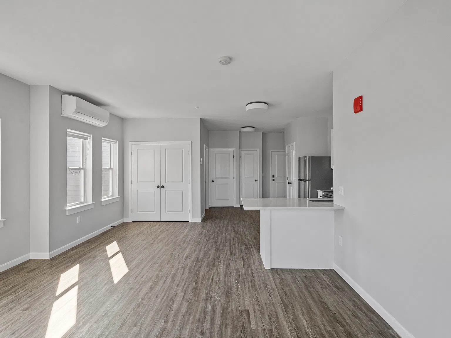 135 Waterman Ave — Photo 4
