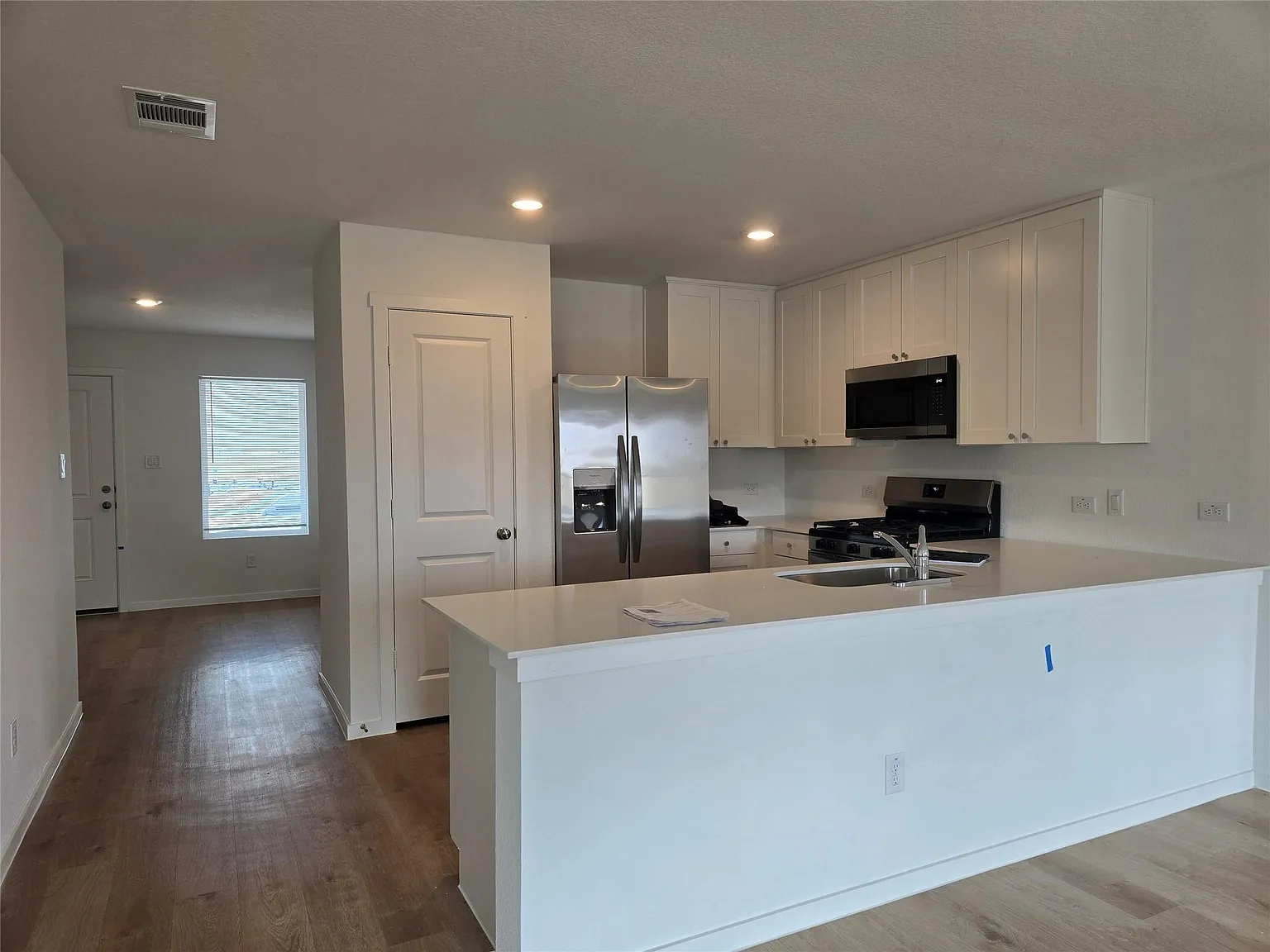 4 bed, 2.5 bath, 2173 sqft, $2,250 — Photo 4