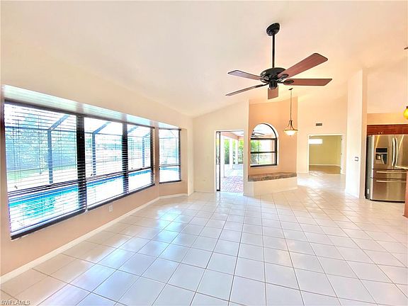 4th image of 518 SE 22nd St