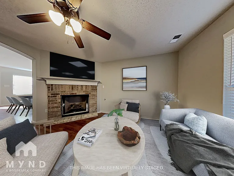 160 Nicholas Dr — Photo 5