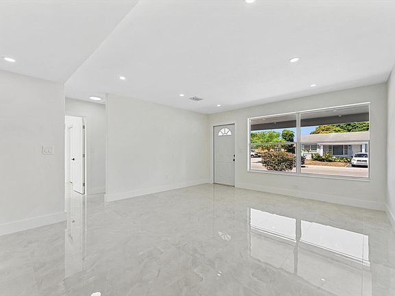 5th image of 824 S F Street