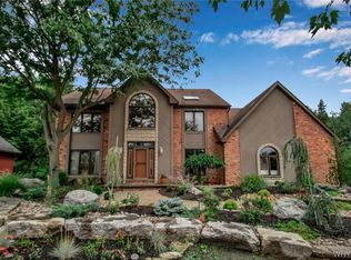 112 Sunburst Cir, East Amherst, NY 14051