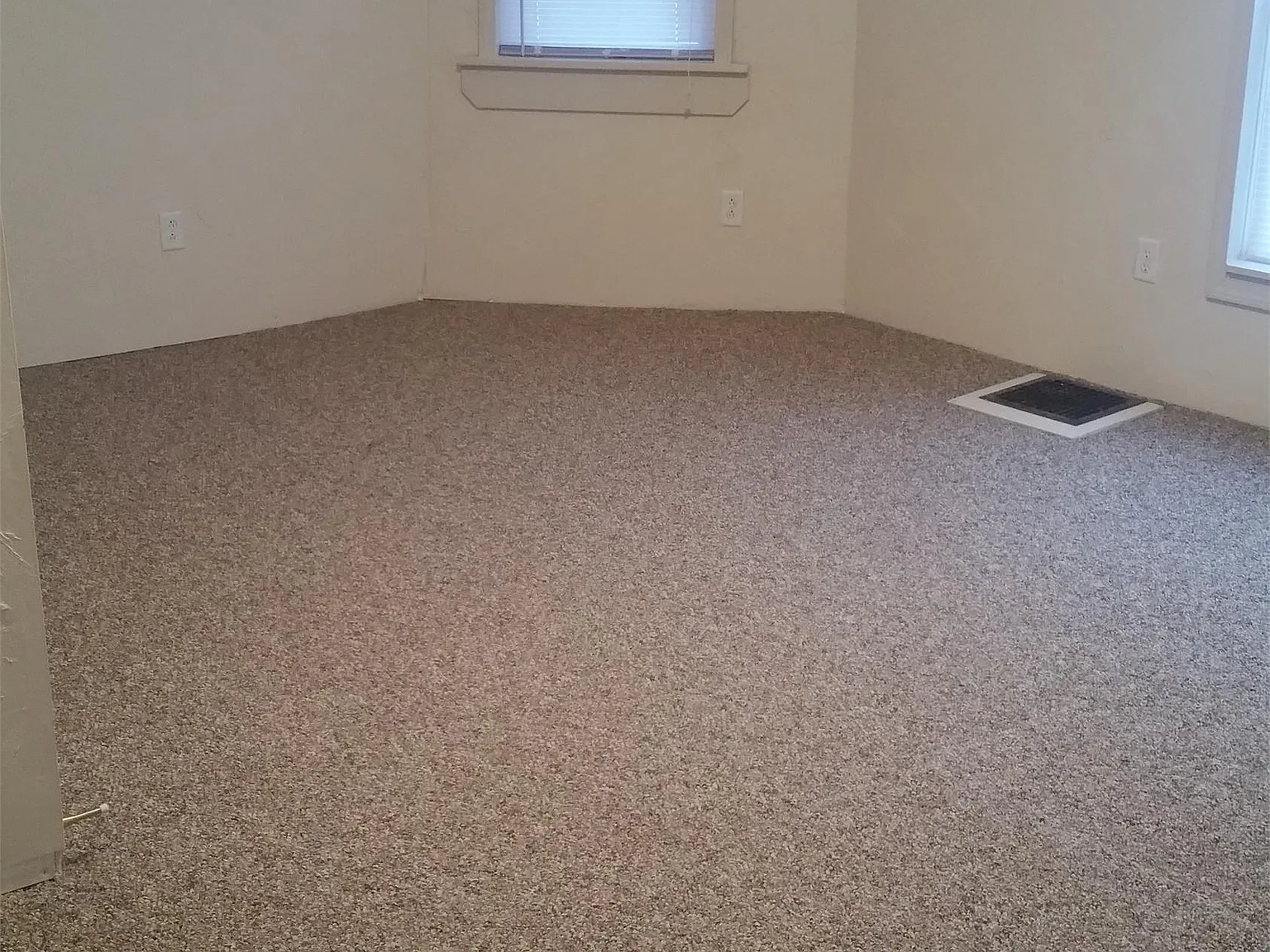 824 Davis - 2 — Photo 3