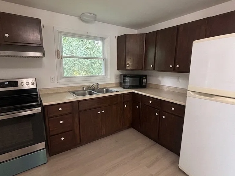 10 Imperial Dr — Photo 20