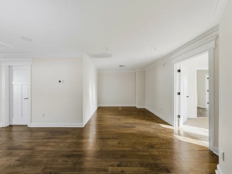 1020 Easton Ct — Photo 23