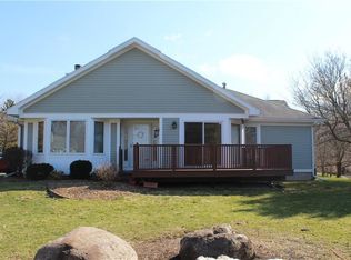 13 Running Brook Ln, Rochester, NY 14626