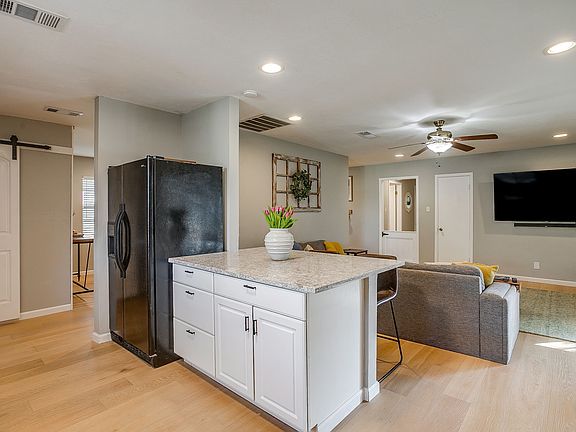 4th image of 6829 Chickering Rd