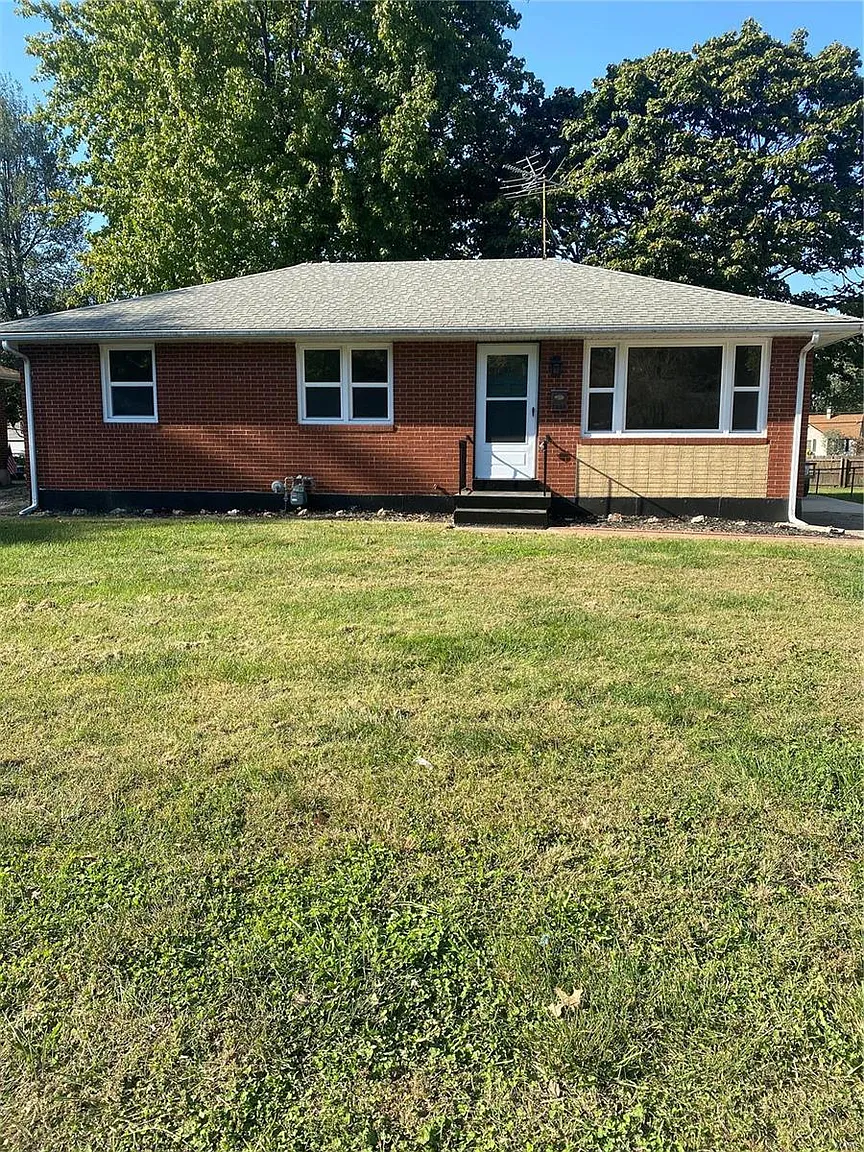 2435 Woodlawn Ave photo 1