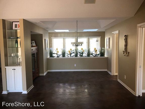 3rd image of 15 Fairlawn Ct