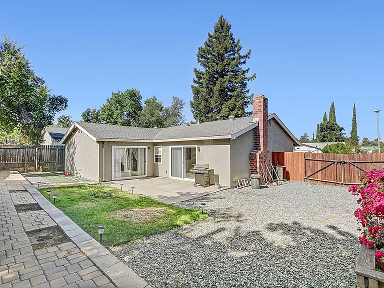 7001 Lynnetree Way — Photo 24