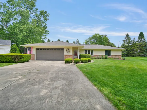 2418 N Nottingham Ct, Champaign, IL 61821