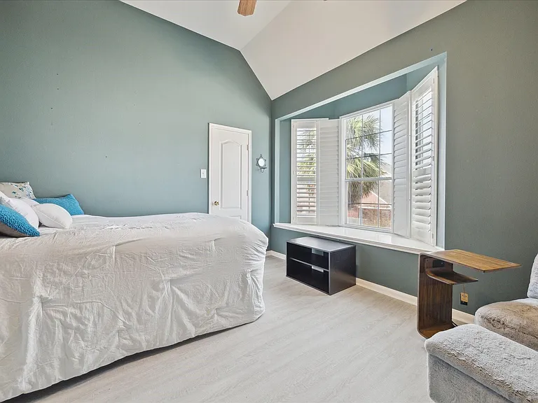11215 Royce Palms Dr — Photo 19
