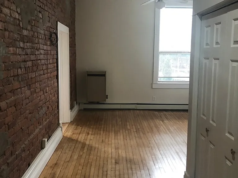 202 W Columbia Ave — Photo 6