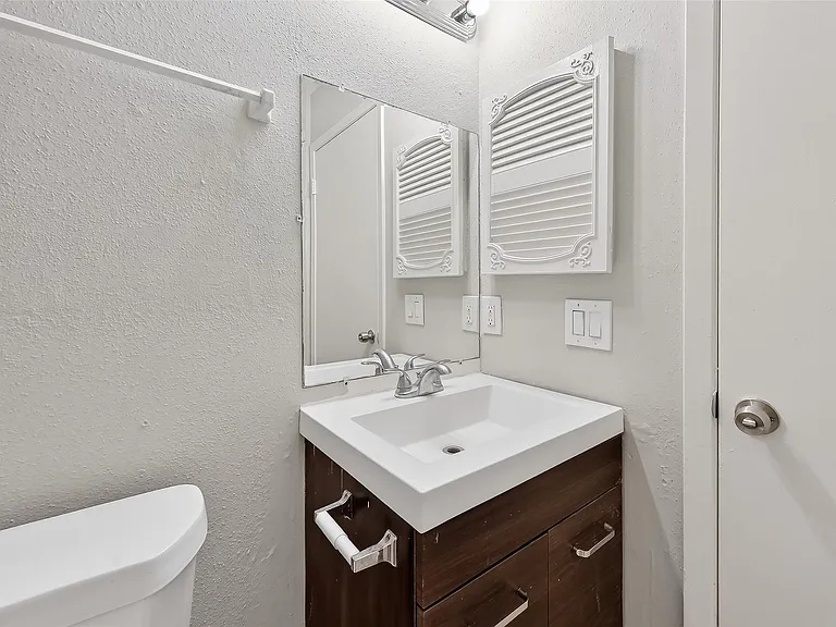 8646 Maplecrest Dr — Photo 25