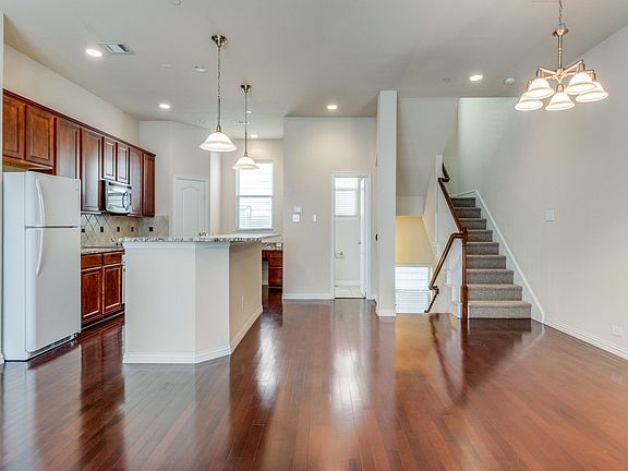 4th image of 2326 Stutz Dr Unit 103
