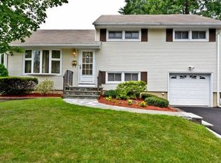 11 Eldorado Ct, Rochelle Park, NJ 07662