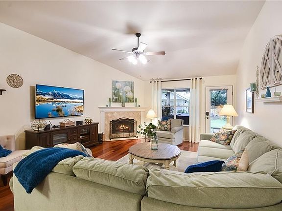 5th image of 1014 Downridge Dr