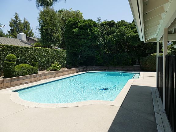 3rd image of 191 W Monterrey Dr
