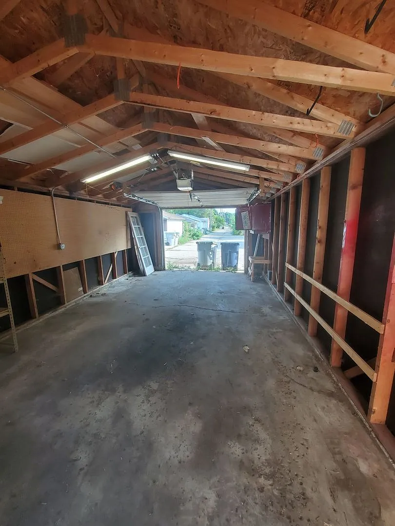 2 Bedroom 1.5 Bath single family — Photo 3