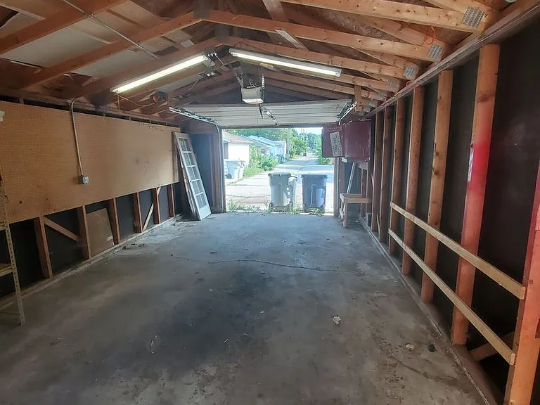 1018 E Wilbur Ave — Photo 3