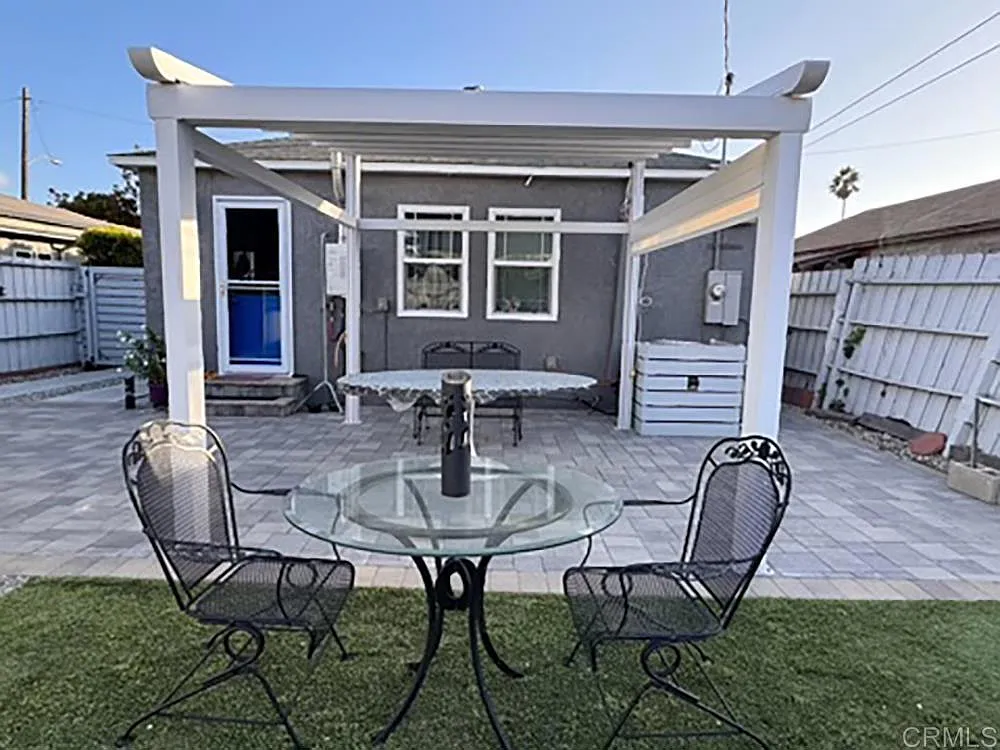 2 bed, 718 sqft, $3,700 — Photo 4