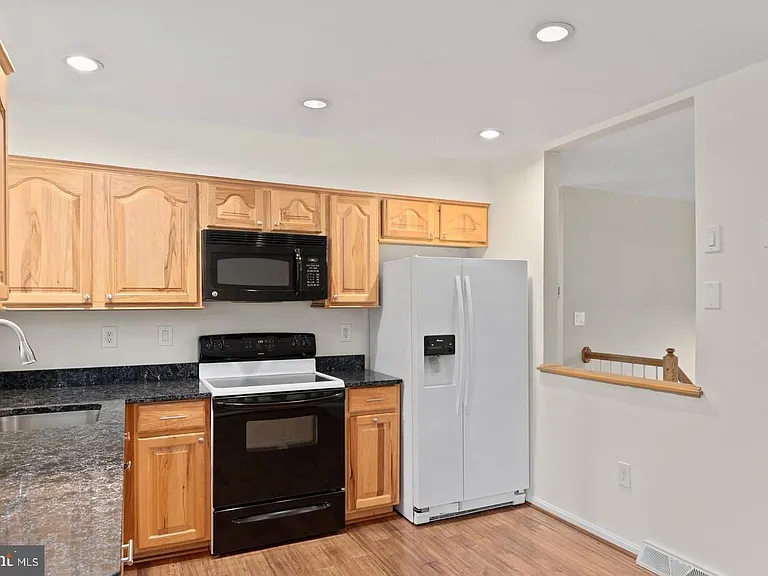 7660 Turnbrook Dr — Photo 8