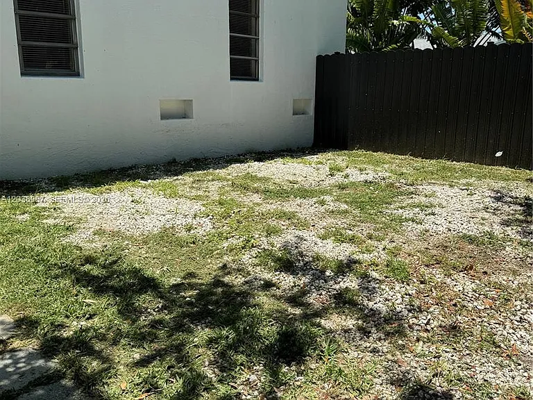 8275 SW 205th Ter — Photo 7