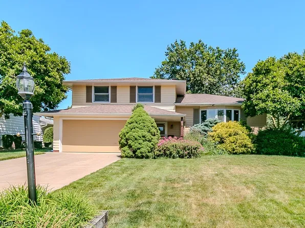 249 Shore Dr, Eastlake, OH 44095